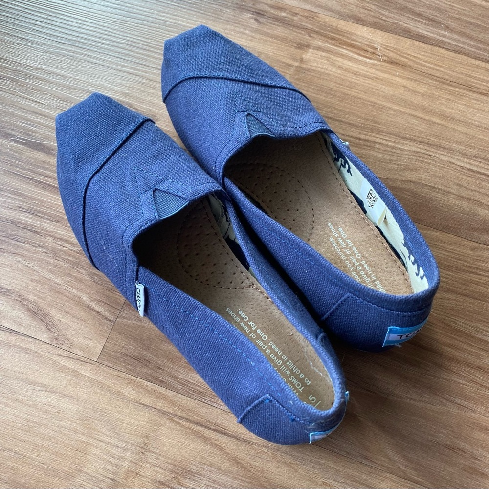 NEVER WORN Navy Blue Toms, Size 6.5